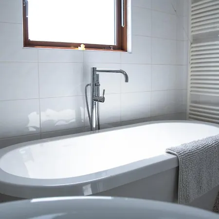 Guestready - Epitome Of Luxury Near Shankill Beach 招待所