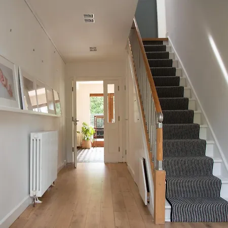Guestready - Epitome Of Luxury Near Shankill Beach Gasthuis 3*